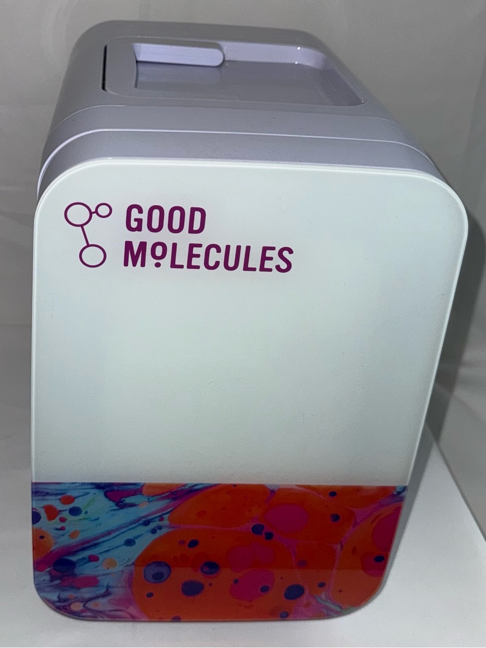 Good Molecules Skincare Storage Cooler
White with Multicolor Accent